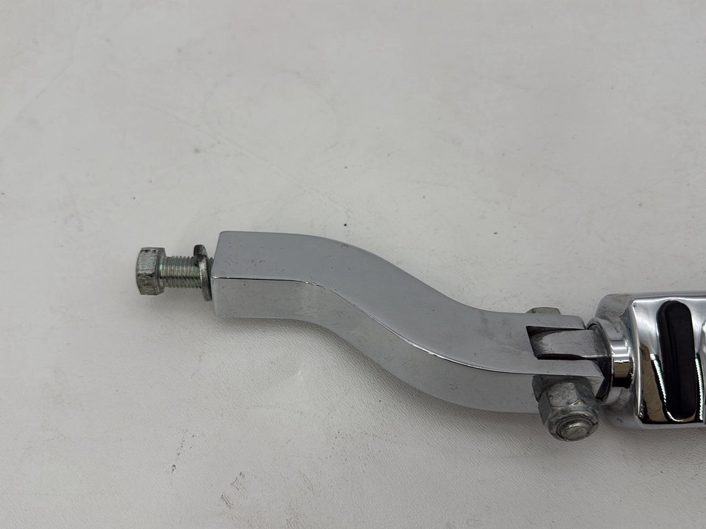 1999 - 2006 Harley-Davidson Dyna Low Rider Rear Passenger 1 Foot Peg Step Rest 49165-02