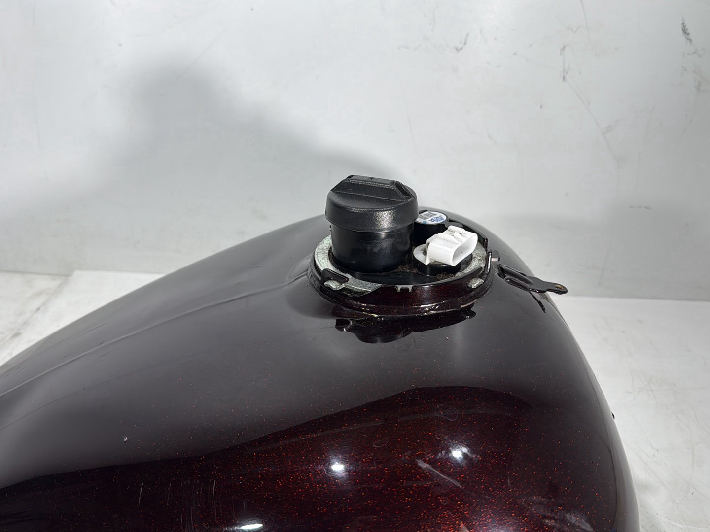 2011 Harley Street Glide Touring FLHX OEM Fuel Gas Tank Gasoline Reservoir