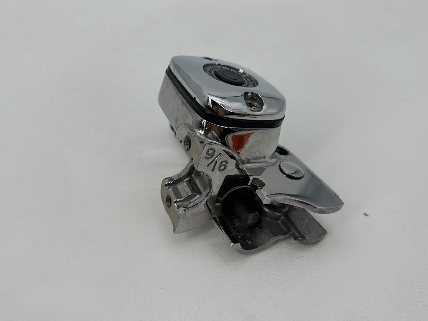 1999 - 2006 Harley-Davidson Dyna Wide Glide Front Right Brake Lever Master Cylinder  	45019-96D