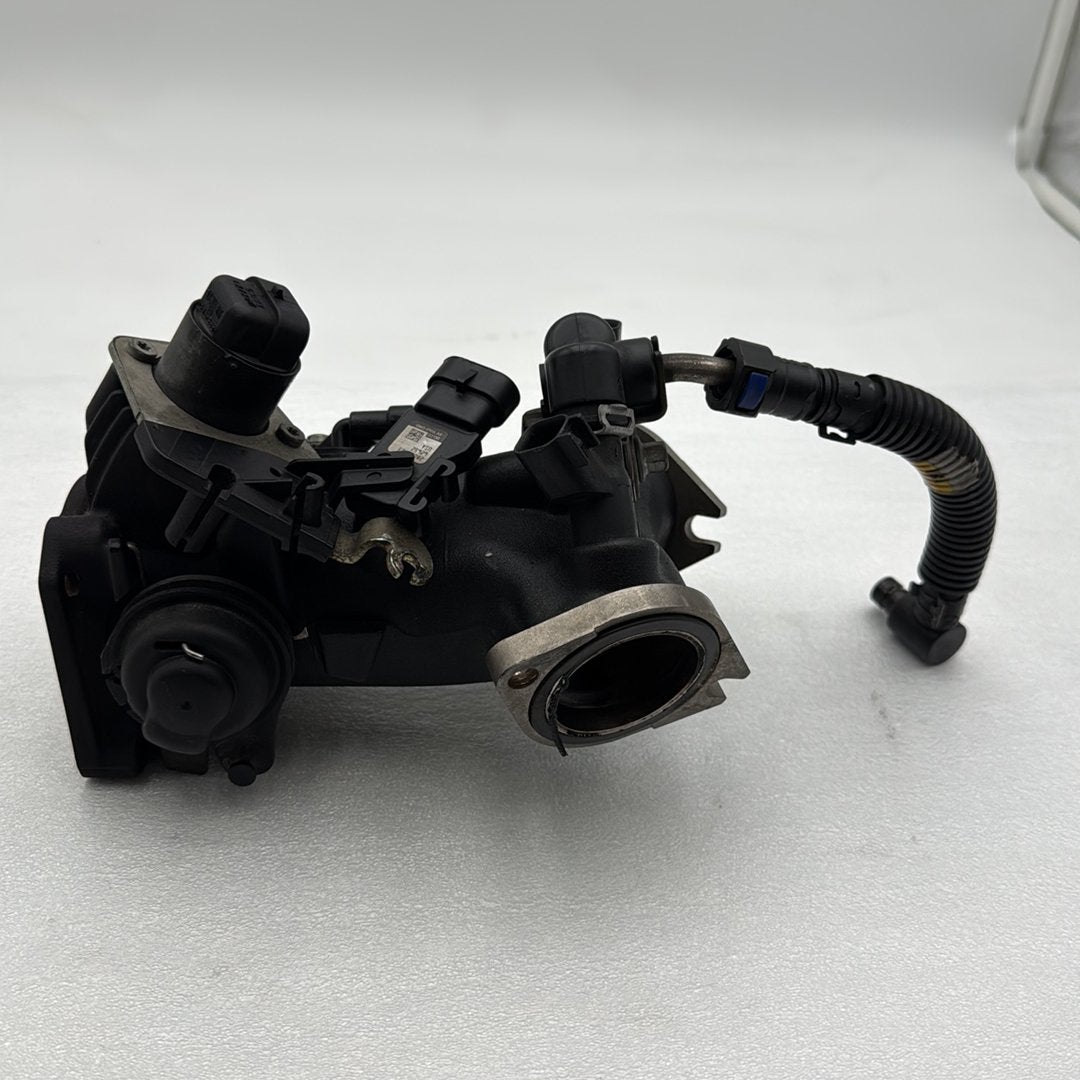 2007 - 2013 Harley-Davidson Touring Electra Glide Ultra Engine Intake Manifold Throttle Body 27708-06