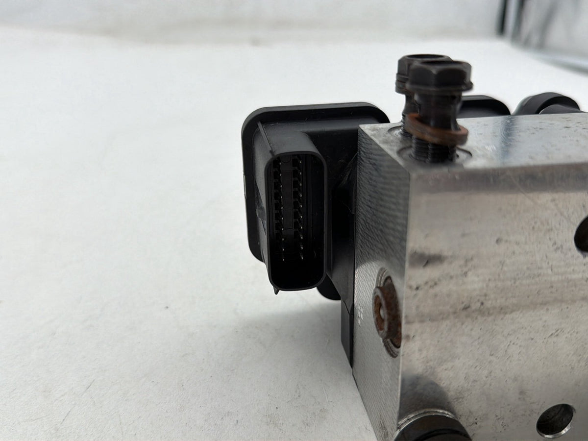 2010 Harley Street Glide Touring FLHX OEM ABS Brake Pump & Control Module