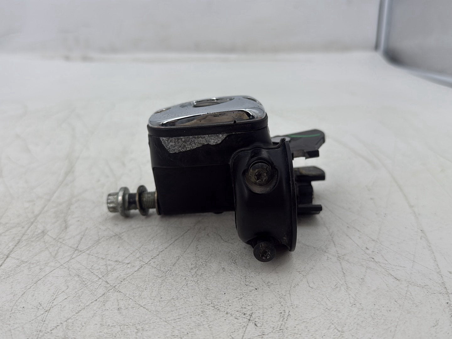 2006 Harley Softail FLSTCI Heritage Classic OEM Front Right Hand Brake Lever Master Cylinder Reservoir