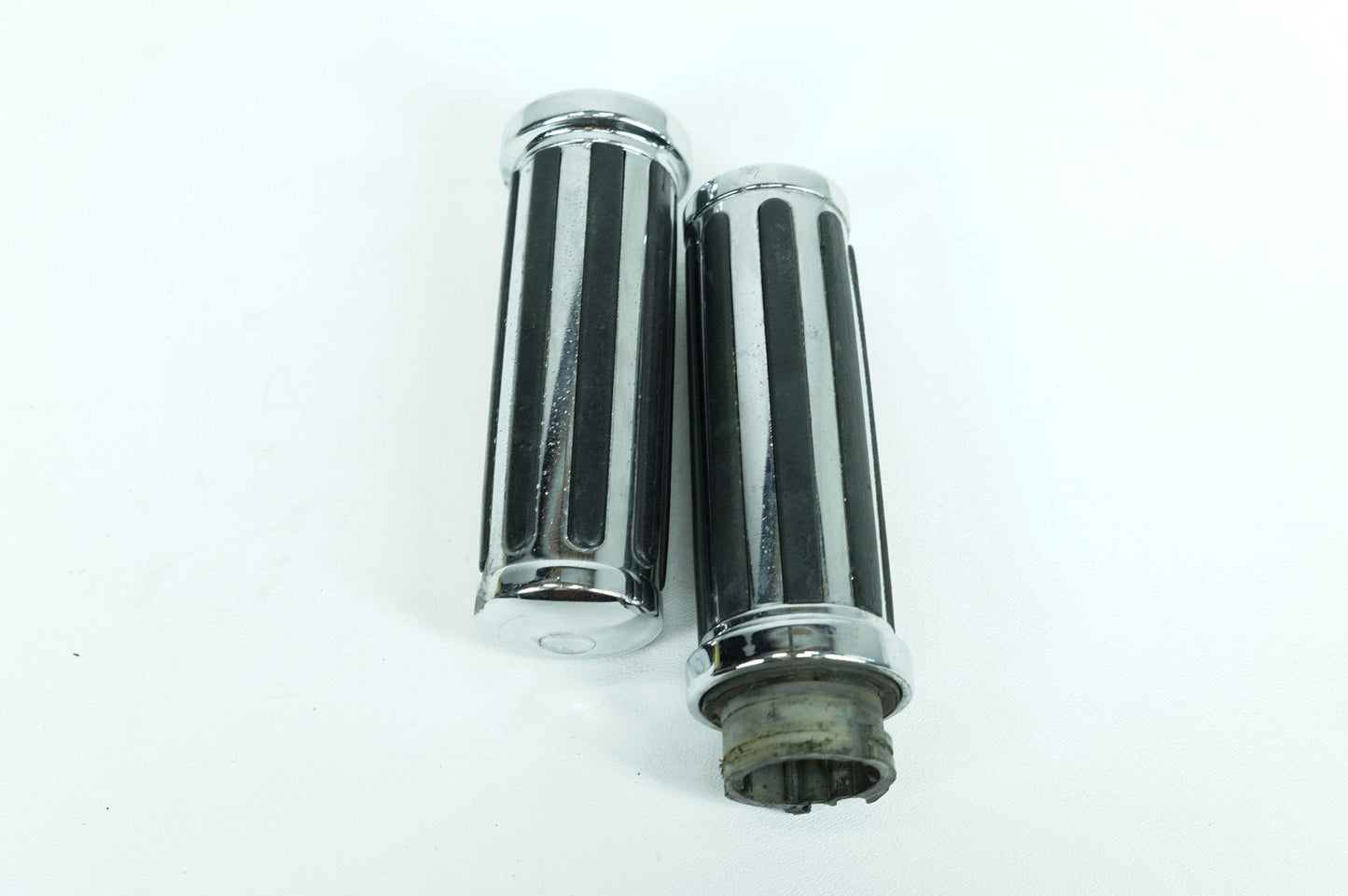 1984 - 1990 Harley-Davidson Sportster Evolution Front Left Right Handgrip Hand Grips 56206-81A