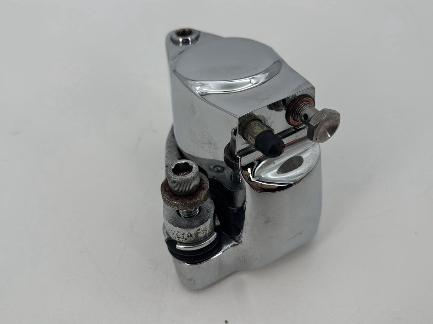 1999 - 2006 Harley-Davidson Dyna Low Rider Front Right 1 Brake Caliper Chrome