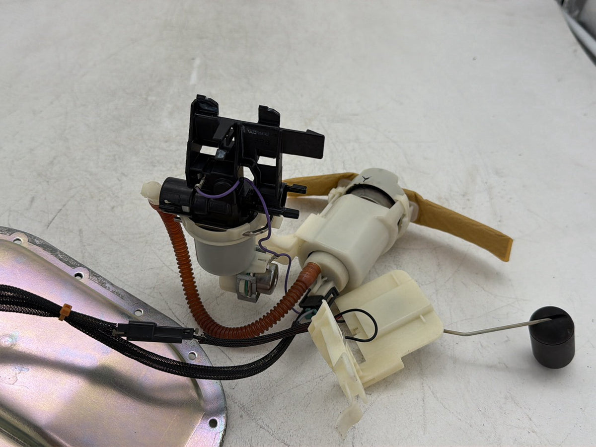 2009 Harley Dyna Street Bob FXDB OEM Fuel Pump Gas Gasoline Petrol Sending