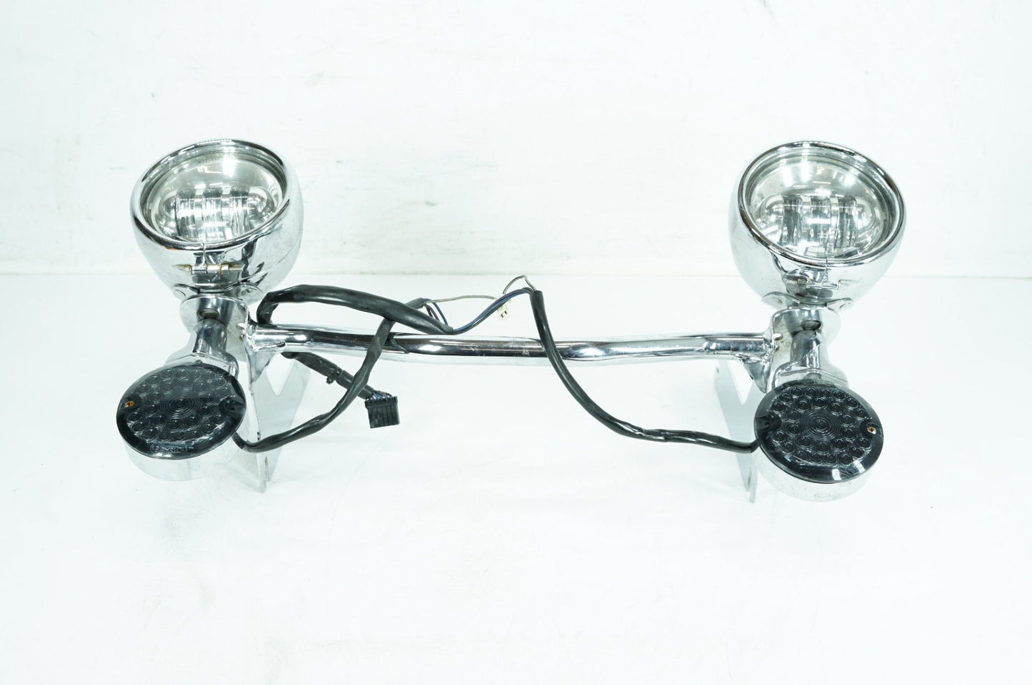 1999 - 2006 Harley-Davidson Touring Road King Front Turn Signal Indicators Aux Light Bar 68712-94A
