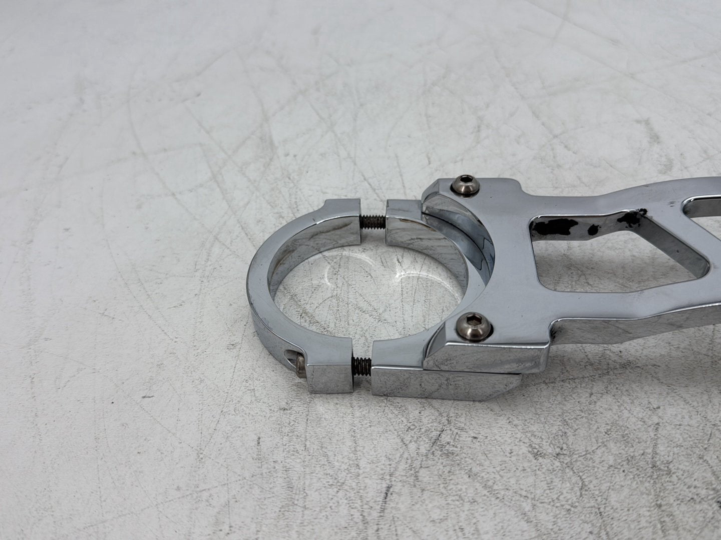 2000 Harley Dyna FXDWG Wide Glide OEM Front Fork Bracket Cover 45685-93