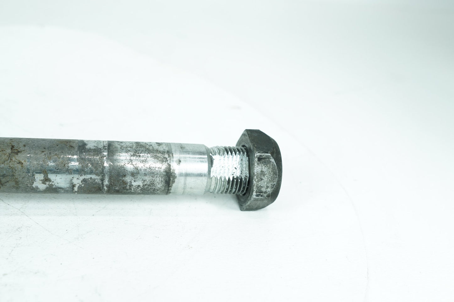 1999 - 2006 Harley-Davidson Touring Electra Glide Classic Rear Wheel Axle Bolt Shaft  	41056-02