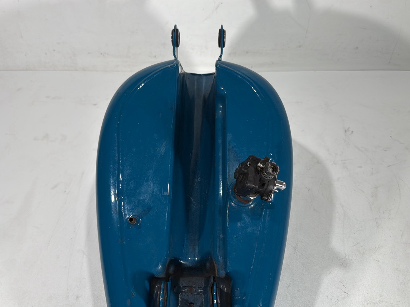 2001 Harley Sportster 883 Hugger XLH883 OEM Fuel Gas Tank Gasoline Reservoir CARB