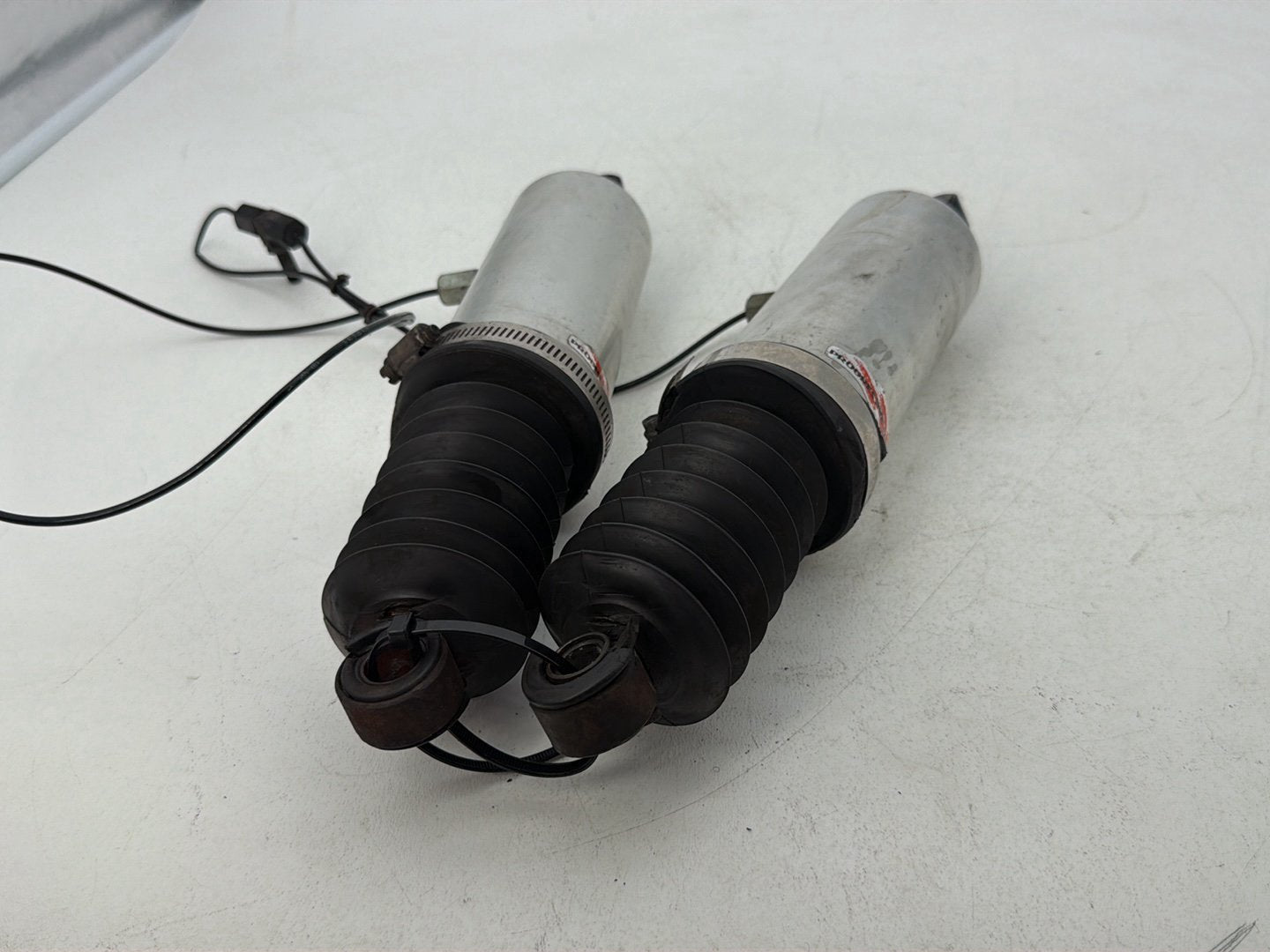 1984 - 1998 Harley-Davidson Touring Electra Glide Classic Rear Left Right Shock Absorbers Progressive Suspension