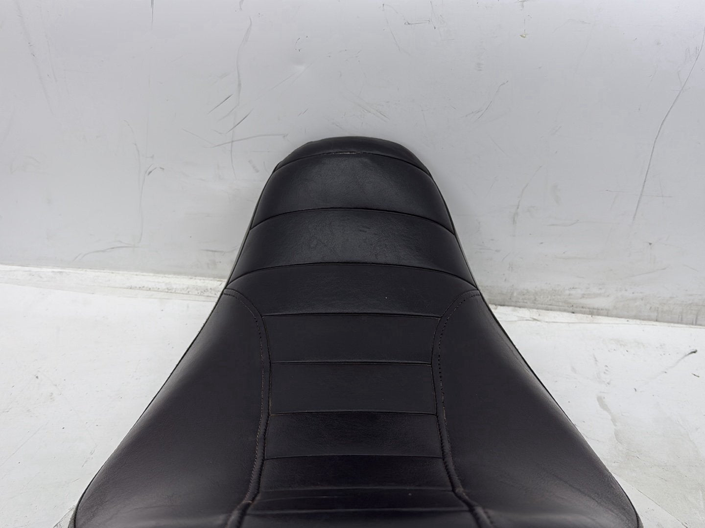 2006 Harley Dyna Super Glide Custom FXDCI OEM Passenger Rider Driver Seat Saddle
