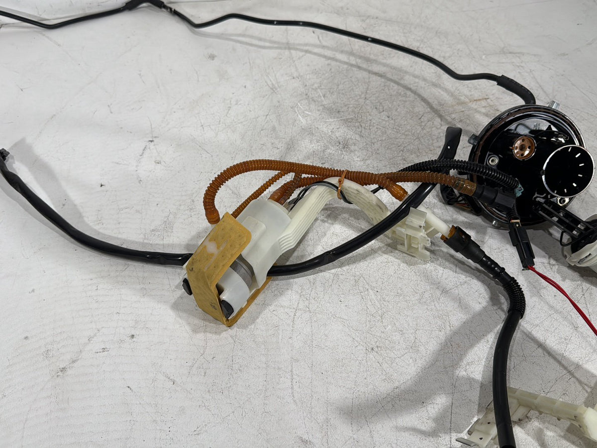 2011 Harley Road Glide Touring FLTRX OEM Fuel Pump Gas Gasoline Petrol Sending