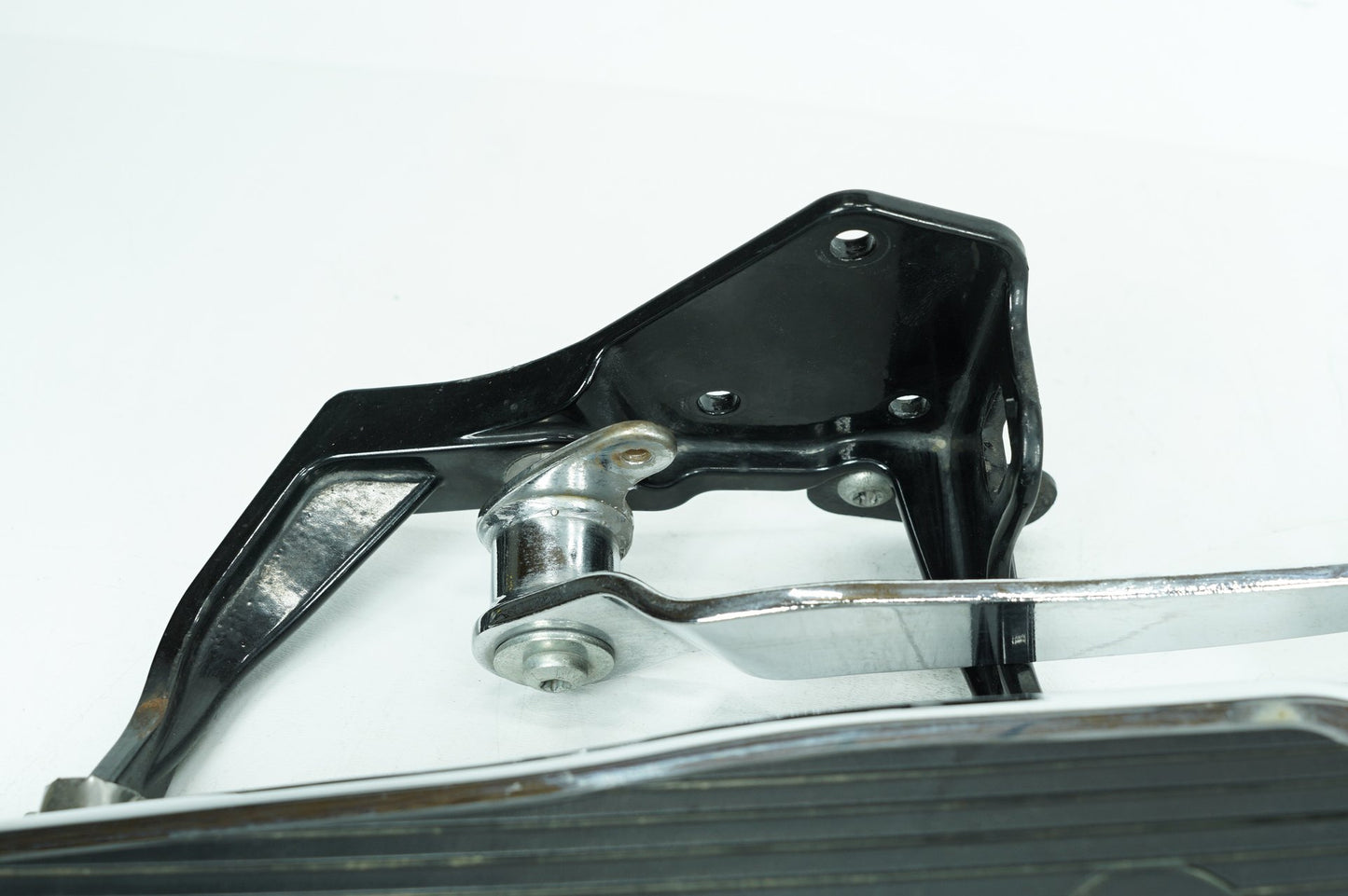 1999 - 2006 Harley-Davidson Softail Deluxe Left Right Driver Floorboard Foot Rest 42431-00A