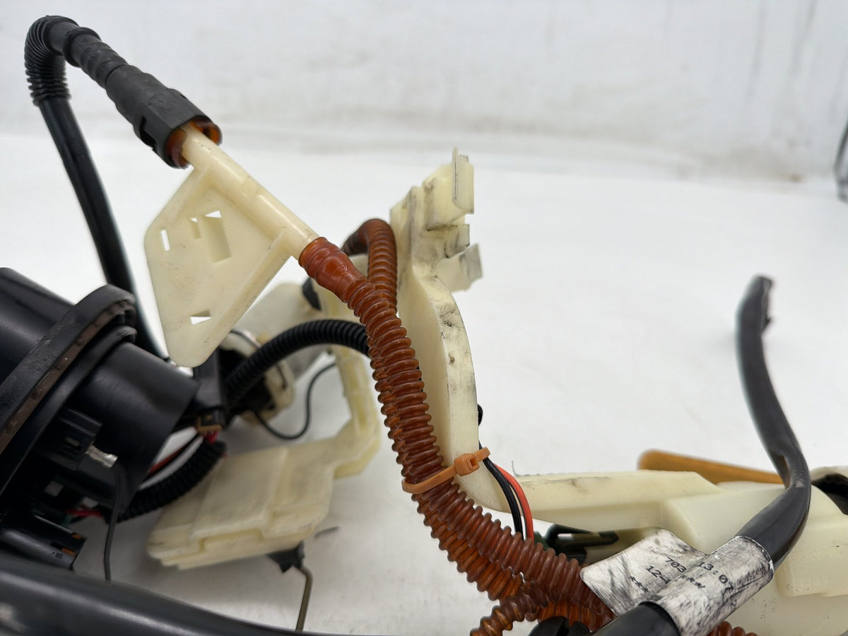 2010 Harley Street Glide Touring FLHX OEM Fuel Pump Gas Gasoline Petrol Sending