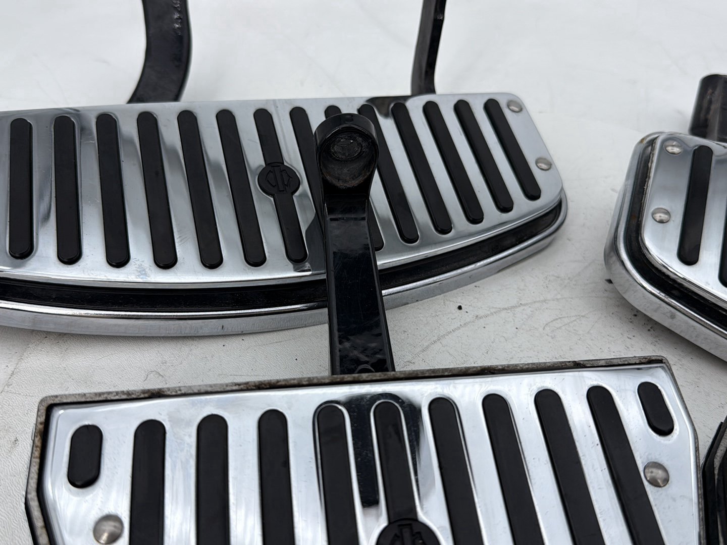 1999 - 2006 Harley-Davidson Touring Electra Glide Left Right Driver & Pass Floorboard Foot Rest 50621-79A