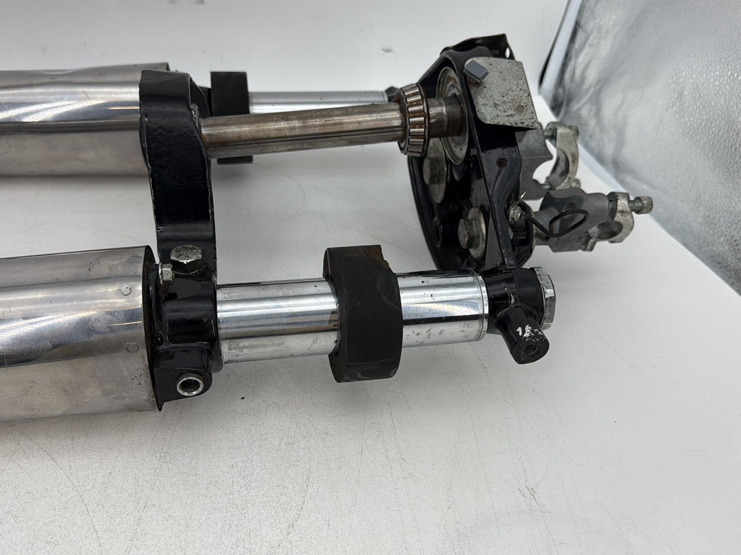1999 - 2006 Harley-Davidson Touring Electra Glide Front Triple Tree Set & LH RH Fork Legs Sliders 45435-95