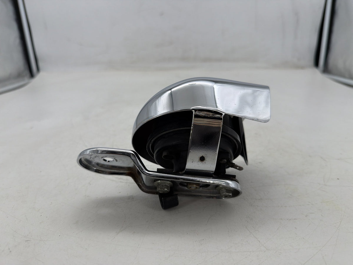 2006 Harley Softail Deuce FXSTDI OEM Horn Signal Klaxon Chrome Cover