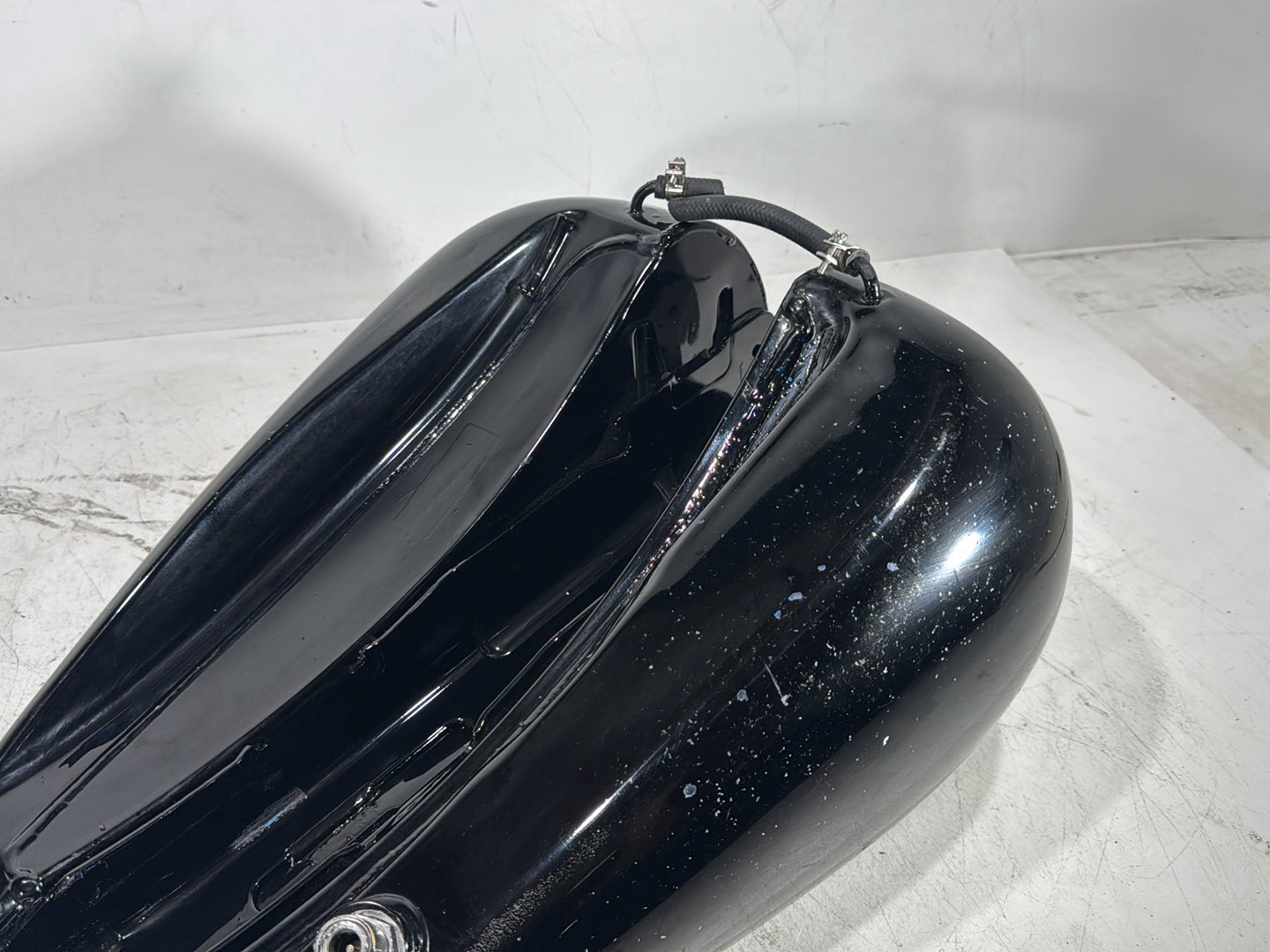 2004 Harley Dyna Super Glide FXDI OEM Fuel Gas Tank Gasoline Reservoir