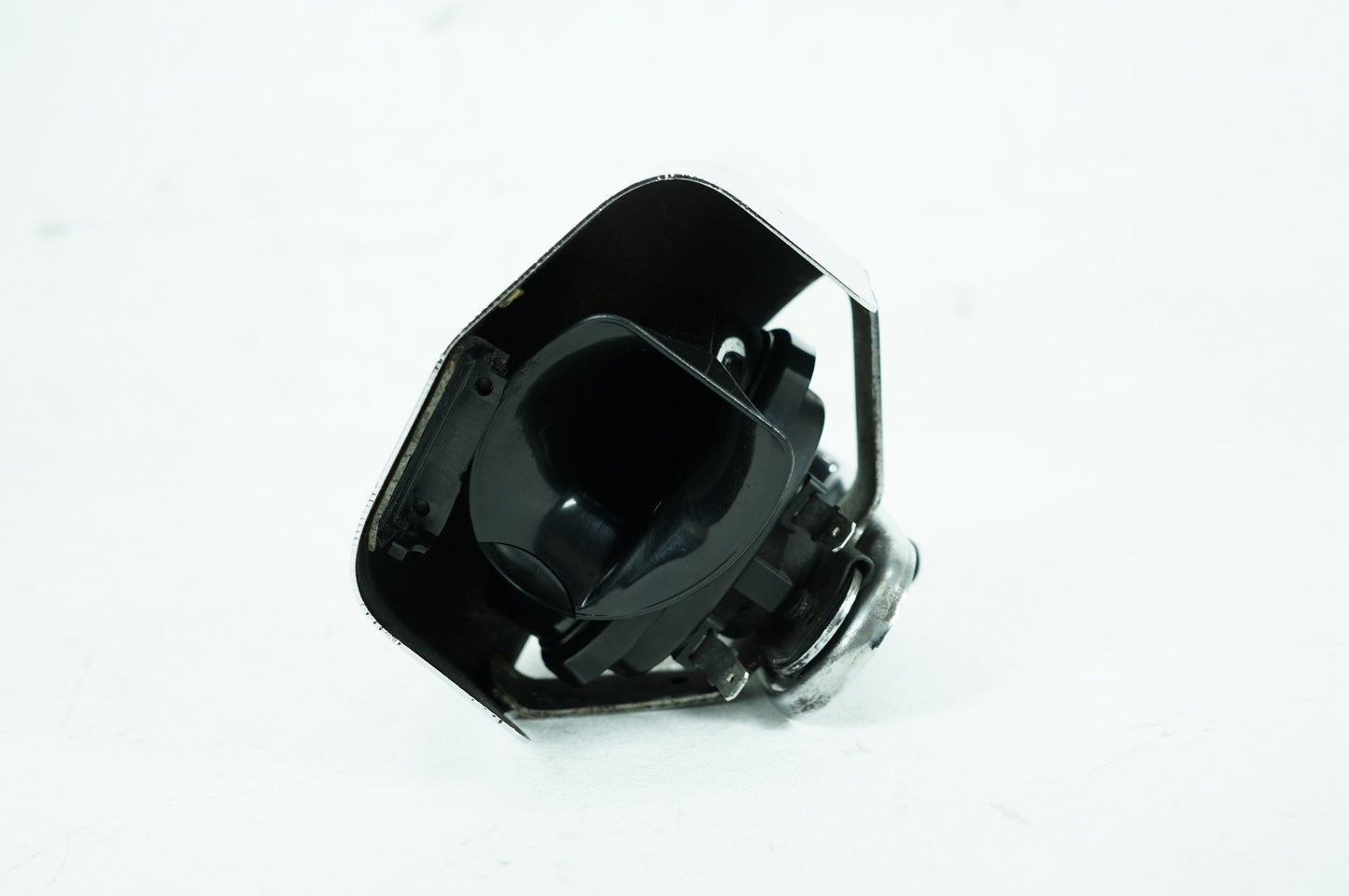 1999 - 2006 Harley-Davidson Softail Heritage Classic Horn Signal Klaxon Chrome Cover 69012-93A