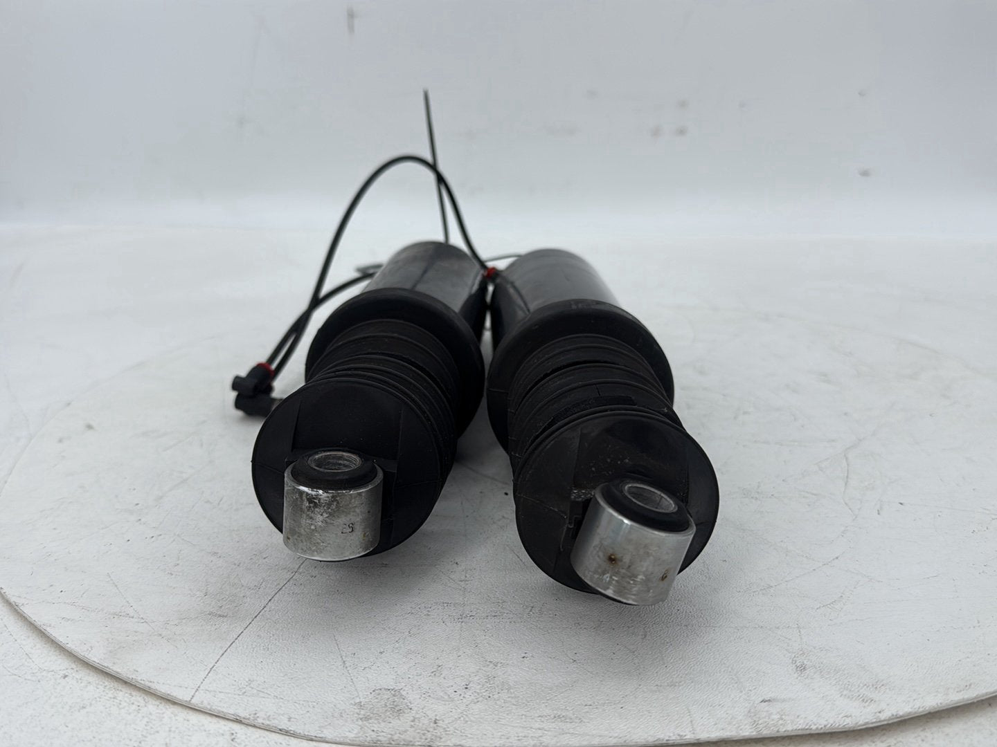 1999 - 2006 Harley-Davidson Touring Electra Glide Rear Left Right Shock Absorbers 54565-97C