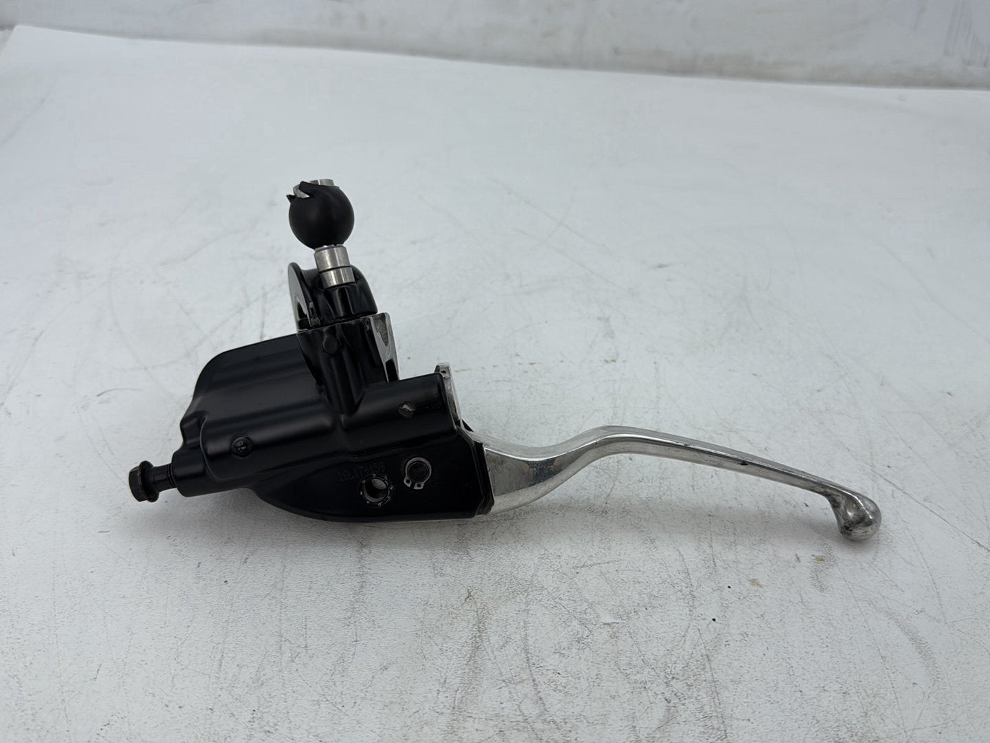 2017 Harley Road Glide Touring FLTRXS OEM Front Right Brake Lever Master Cylinder