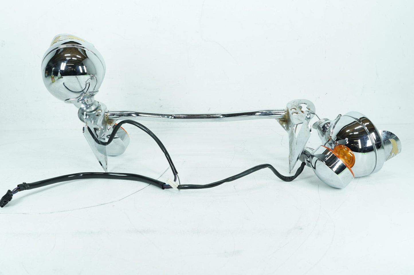 1999 - 2006 Harley-Davidson Touring Electra Glide Classic Front Turn Signal Indicators Aux Light Bar 68712-94A
