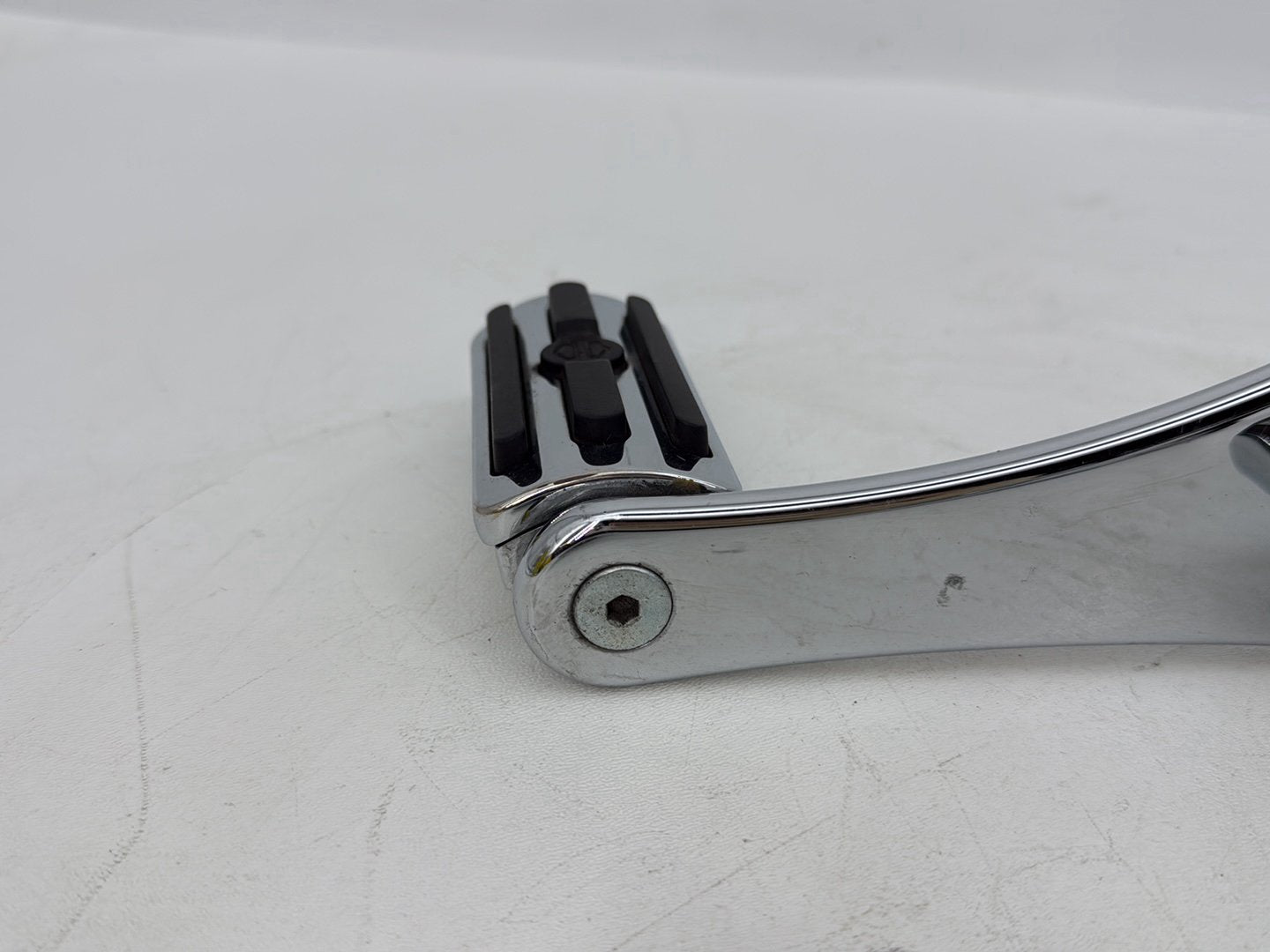 2007 - 2011 Harley-Davidson Touring Electra Glide Ultra Passenger Left & Right Foot Pegs Kuryakyn