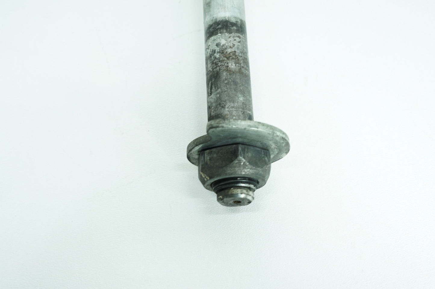 2008 - 2016 Harley-Davidson Touring Street Glide Rear Wheel Axle Bolt Shaft 41056-09