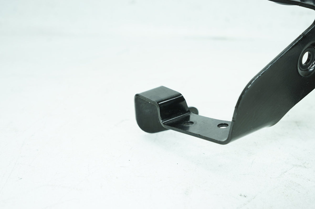 2018 Harley Softail FXBB Street Bob OEM Front Fairing Radio Caddy Mount Holder