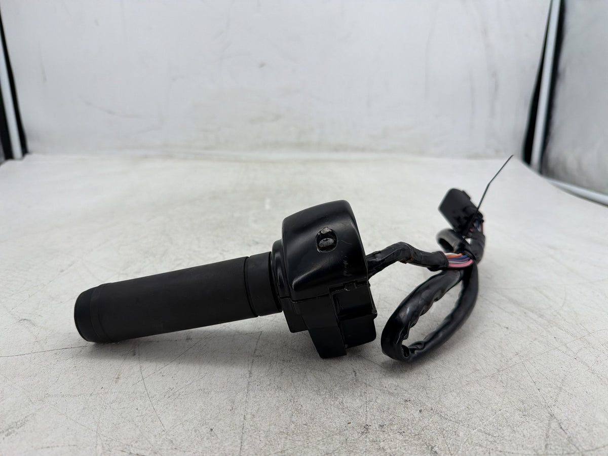 2011 Harley Electra Glide Touring OEM Right Engine Start Kill Switches Controls
