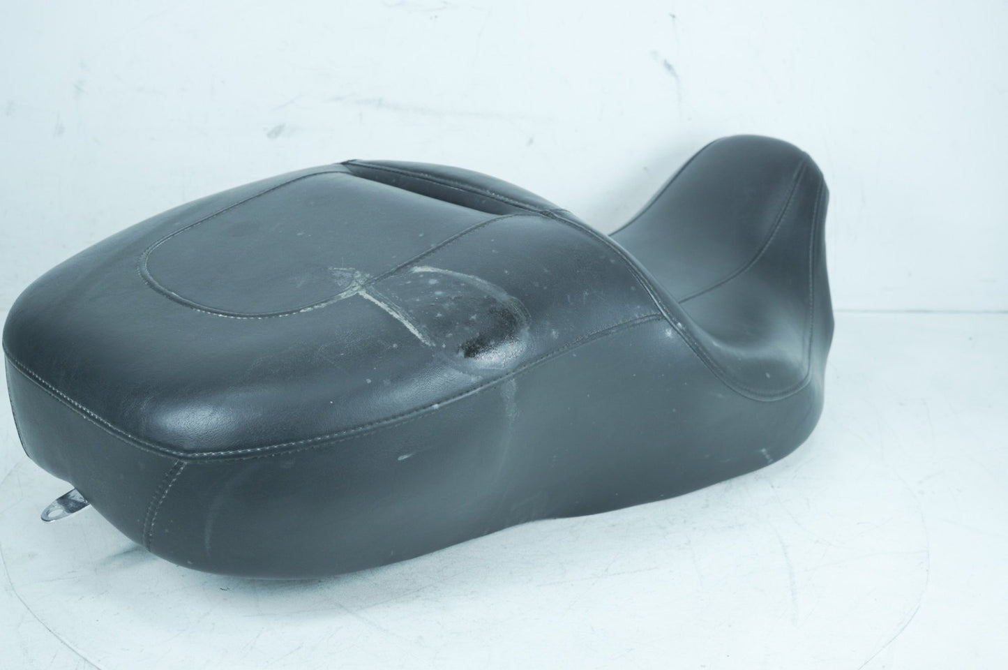 2007 - 2011 Harley-Davidson Touring Electra Ultra Passenger Rider Driver Seat Saddle 52164-10
