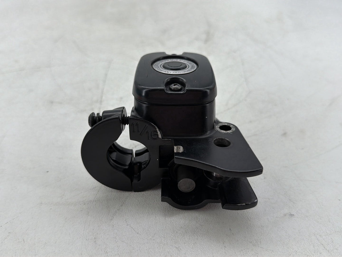 09 Harley Dyna Street Bob FXDB Front Right Brake Master Cylinder 11/16 in. bore