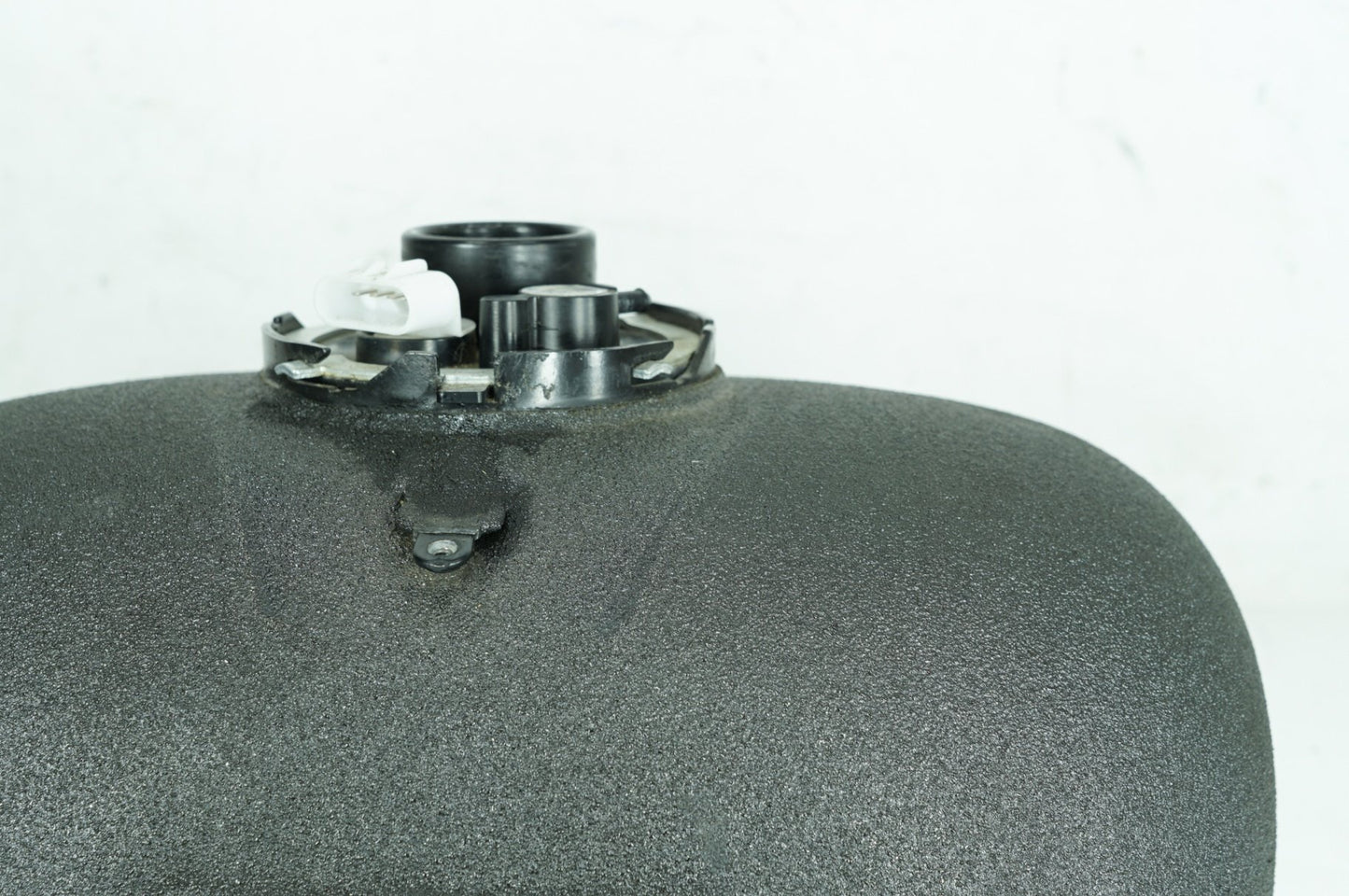 2008 - 2016 Harley-Davidson Touring Street Glide Fuel Gas Tank Gasoline Reservoir 61356-08