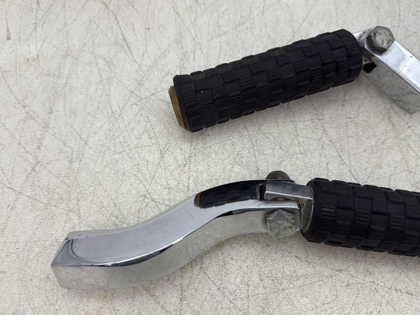 2004 Harley Dyna Super Glide FXDI OEM Passenger Left & Right Foot Pegs