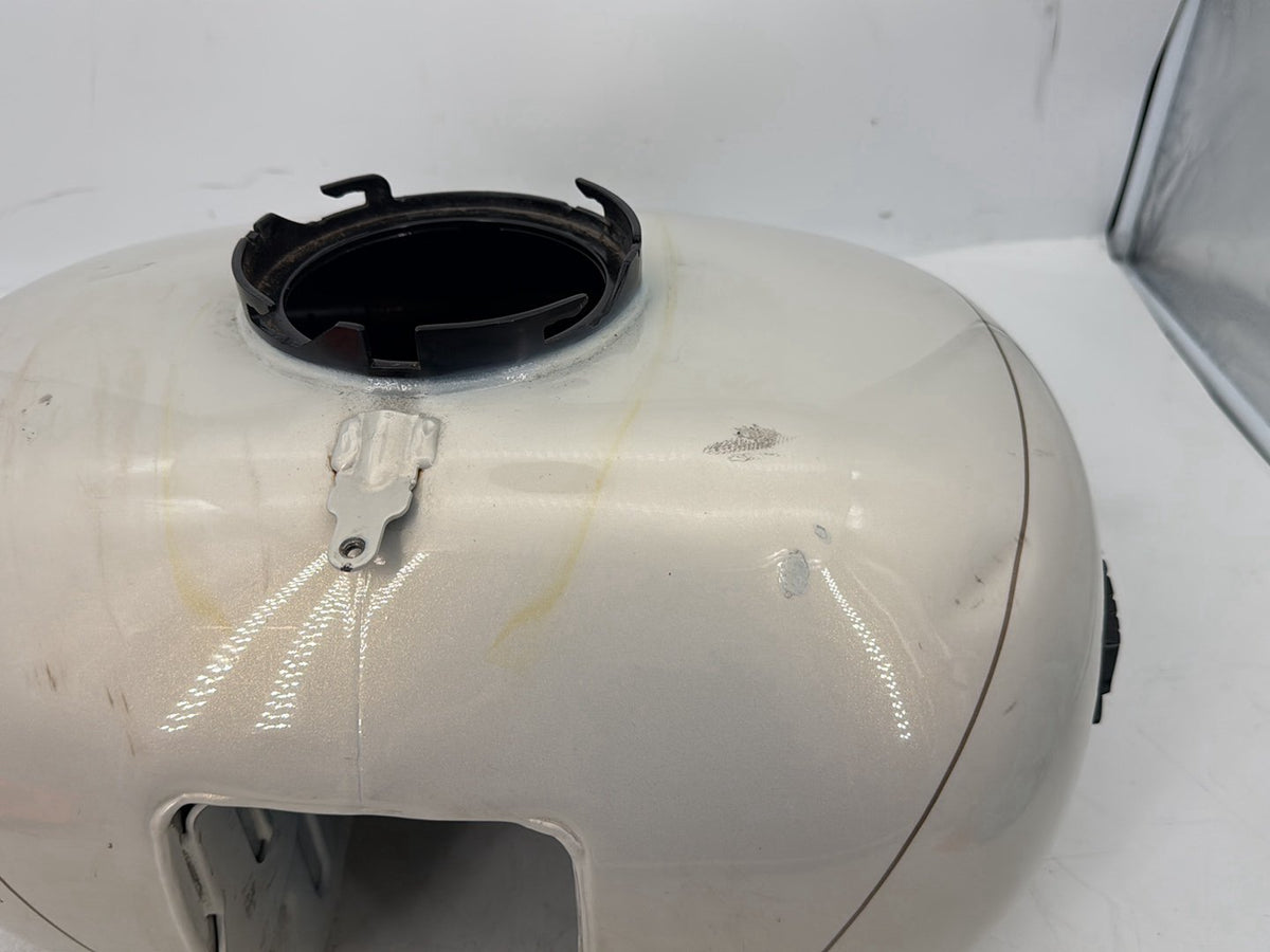 2015 Harley Touring FLHXS Street Glide OEM Fuel Gas Tank Gasoline Reservoir