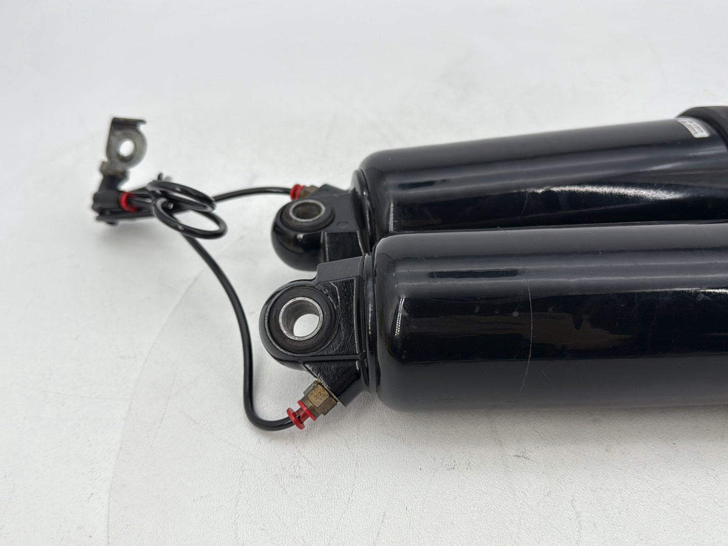 2007 - 2011 Harley-Davidson Touring Electra Glide Ultra Rear Left Right Shock Absorbers 54636-09