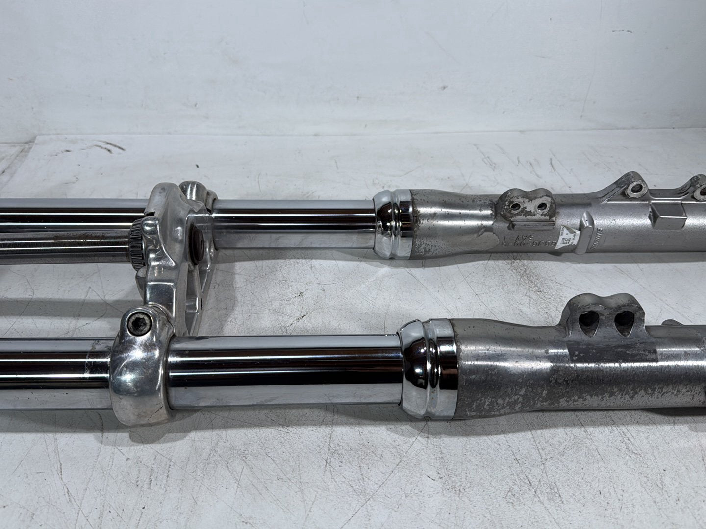 2015 Harley Dyna Low Rider FXDL OEM Front Triple Tree Set & LH RH Fork Legs Sliders
