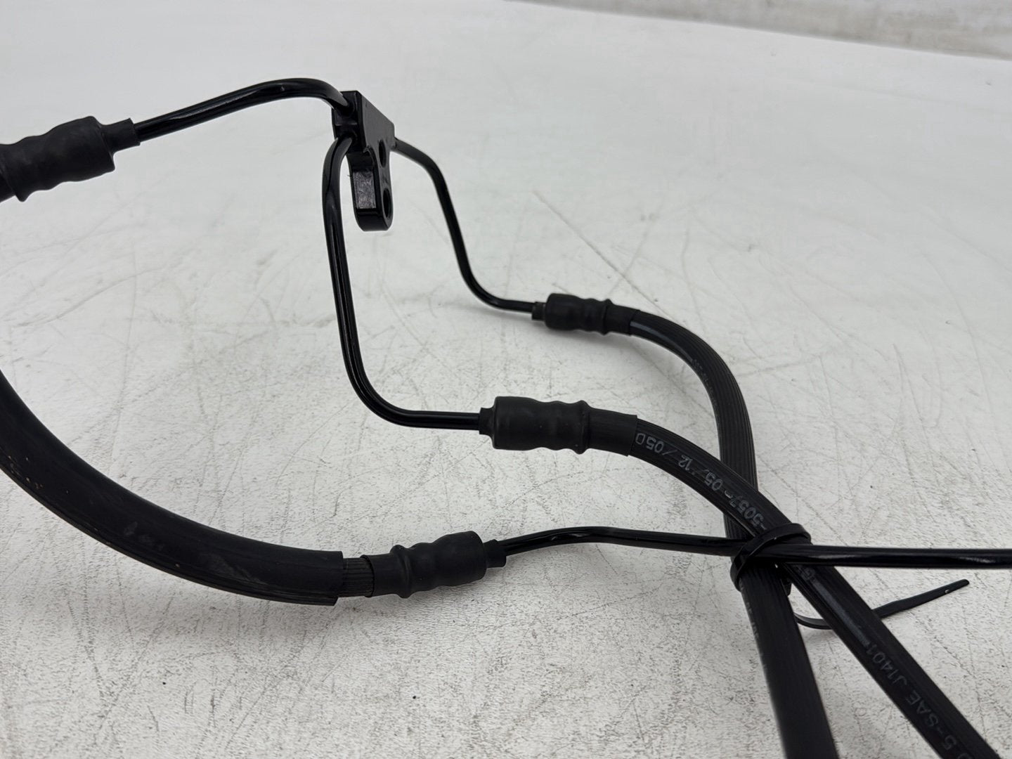 2005 Harley Electra Glide Touring Ultra FLHTCUI OEM Front Brake Hose Line Pipe