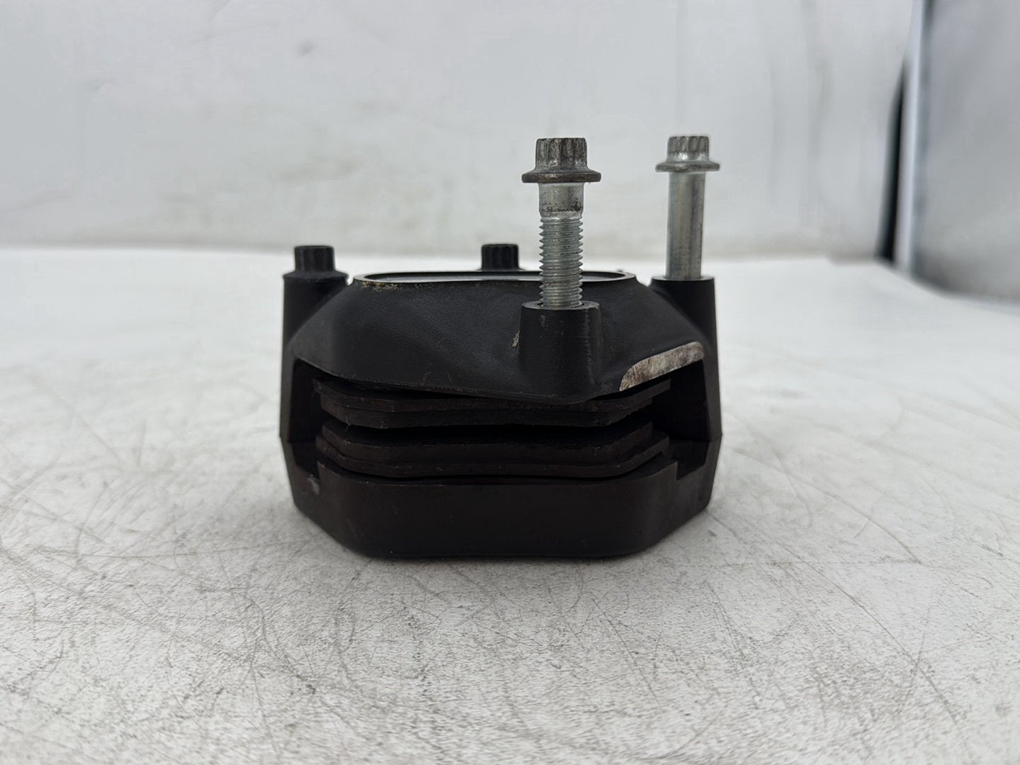 2005 Harley Electra Glide Touring Ultra FLHTCUI OEM Front Right 1 Brake Caliper