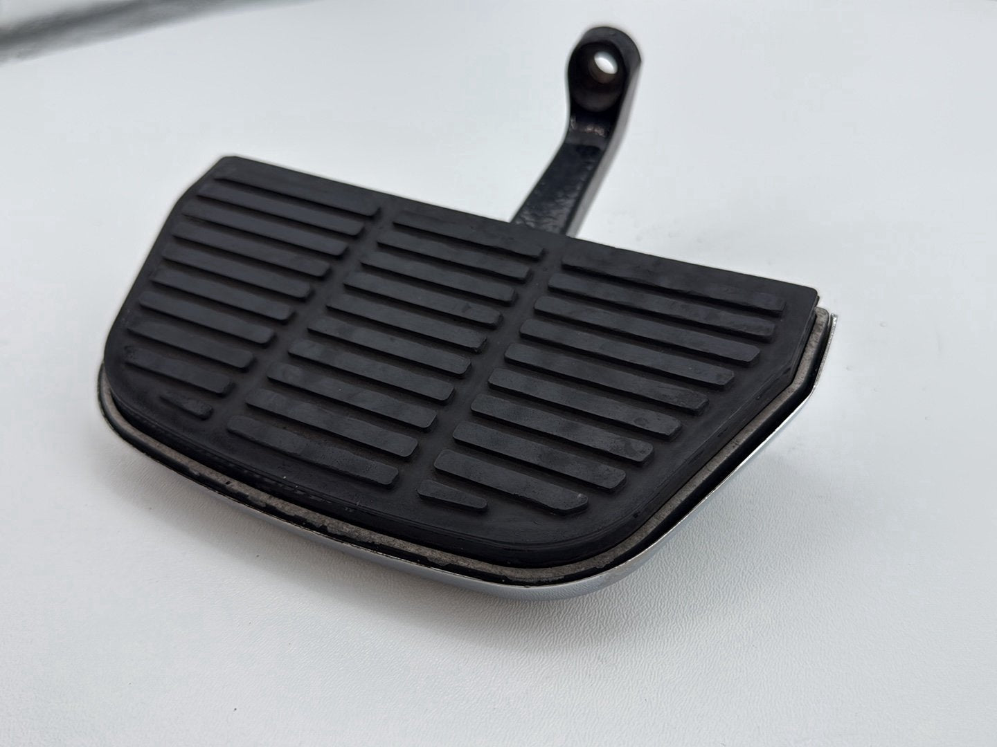 1995 Harley Road King Touring FLHR OEM 1 Passenger Floorboard Foot Rest