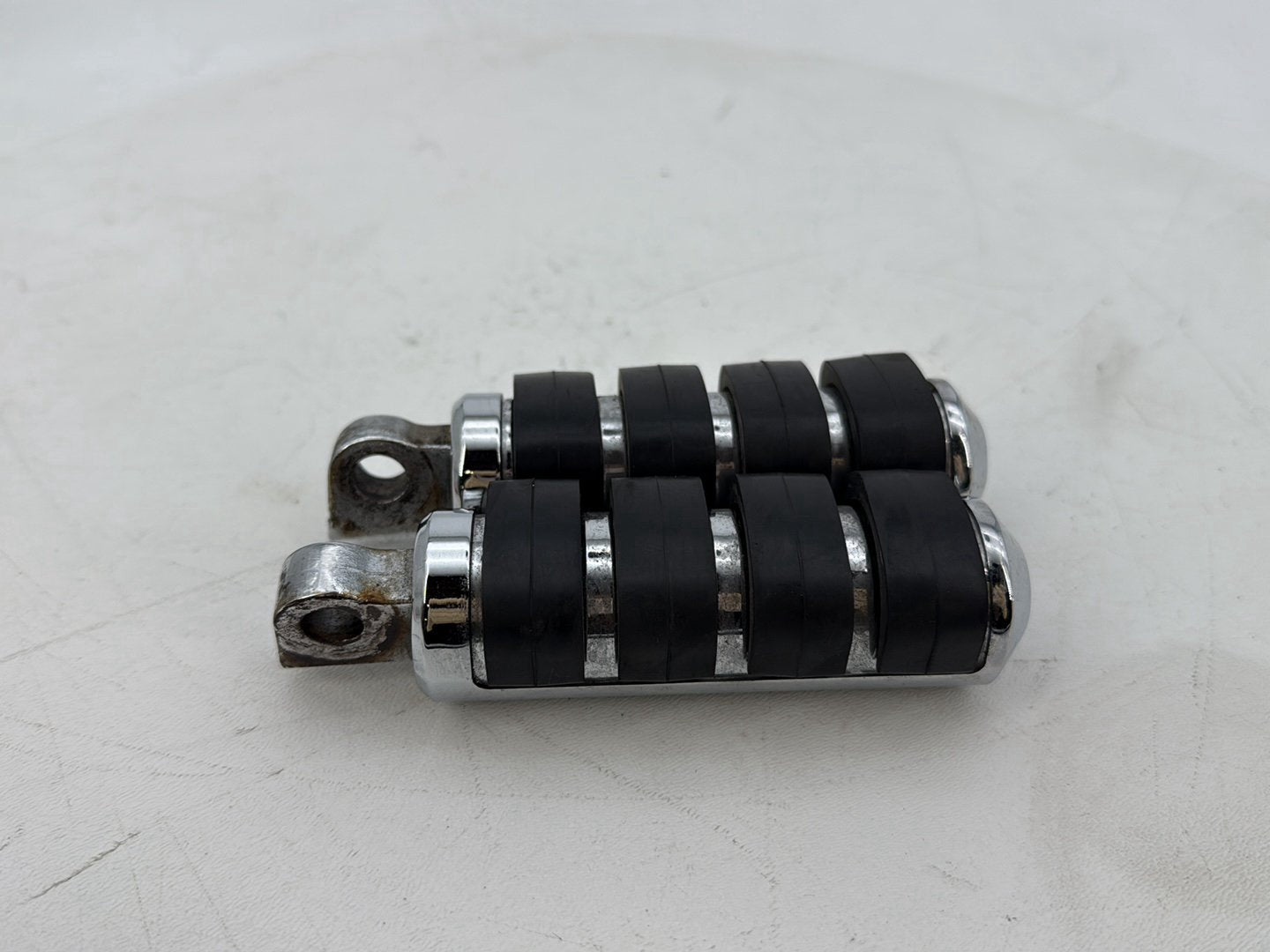 1999 - 2006 Harley-Davidson Softail Heritage Passenger Left & Right Foot Pegs Kuryakyn Small ISO-Pegs