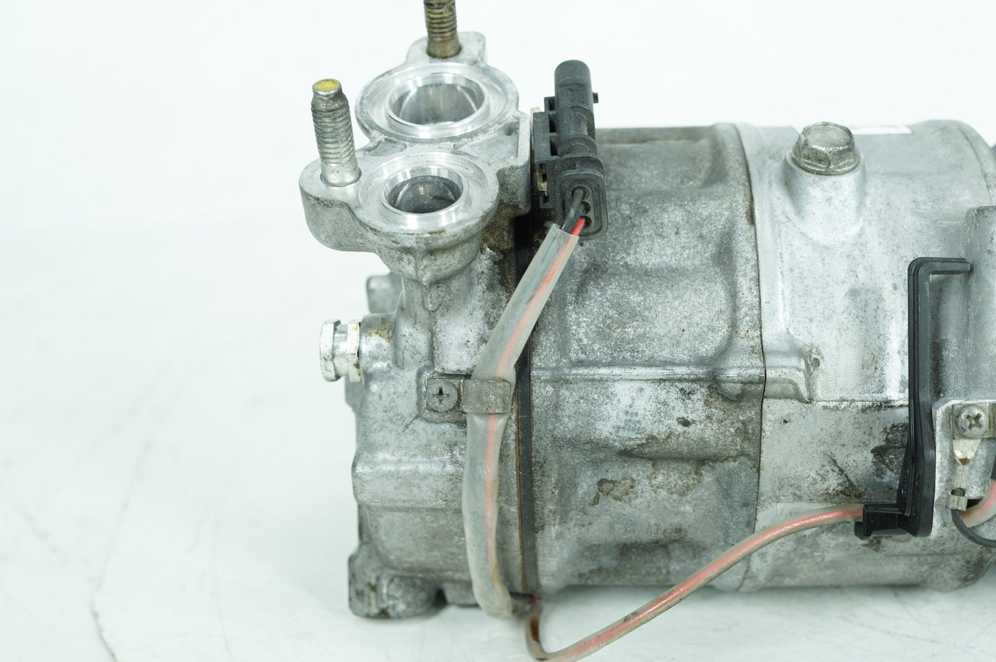 2013 - 2015 Jaguar XF  Air Conditioning Compressor Bracket