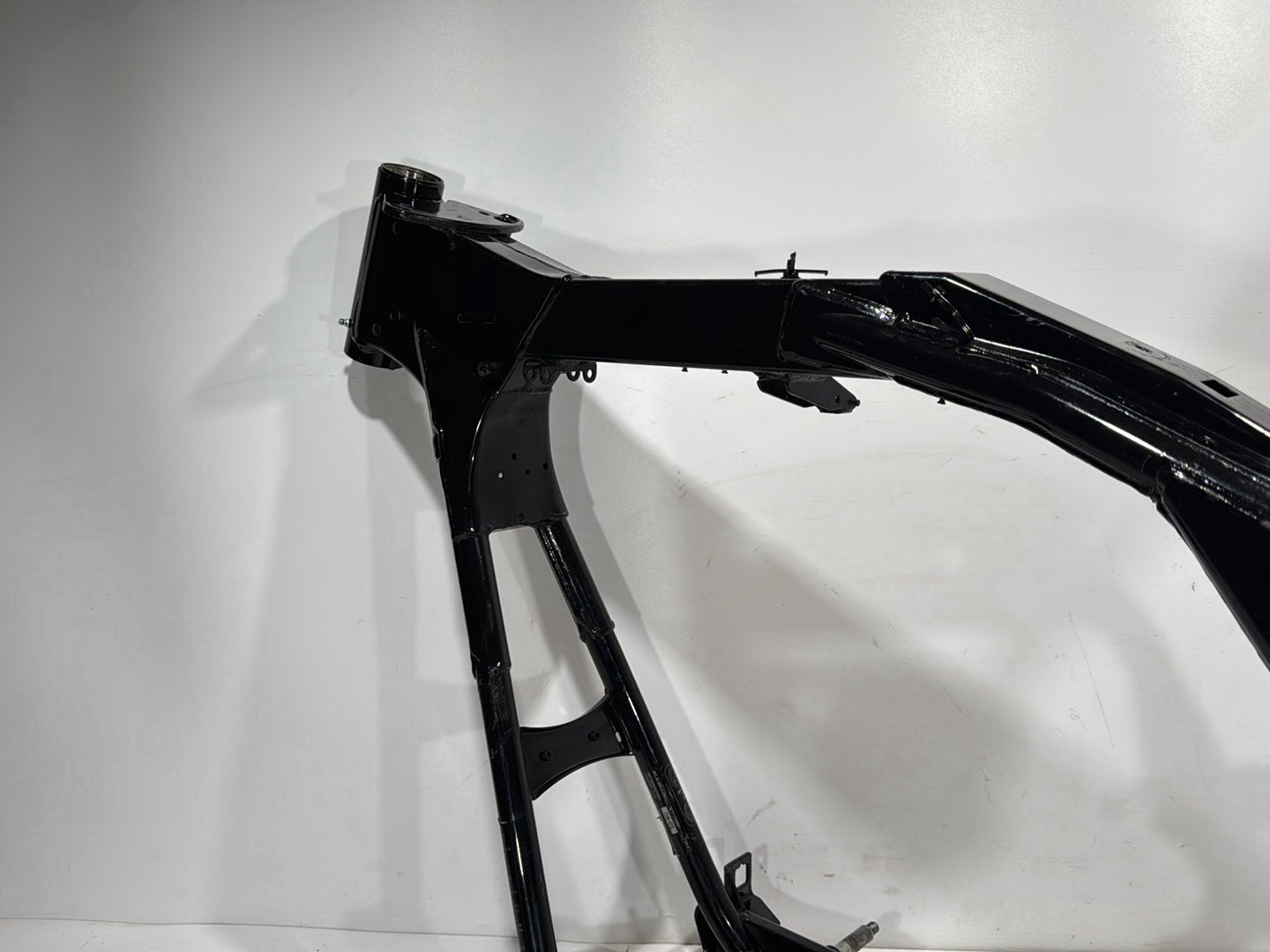 1999 - 2006 Harley-Davidson Touring Road King Body Main Frame Chassis CLN CLR  	47900-01