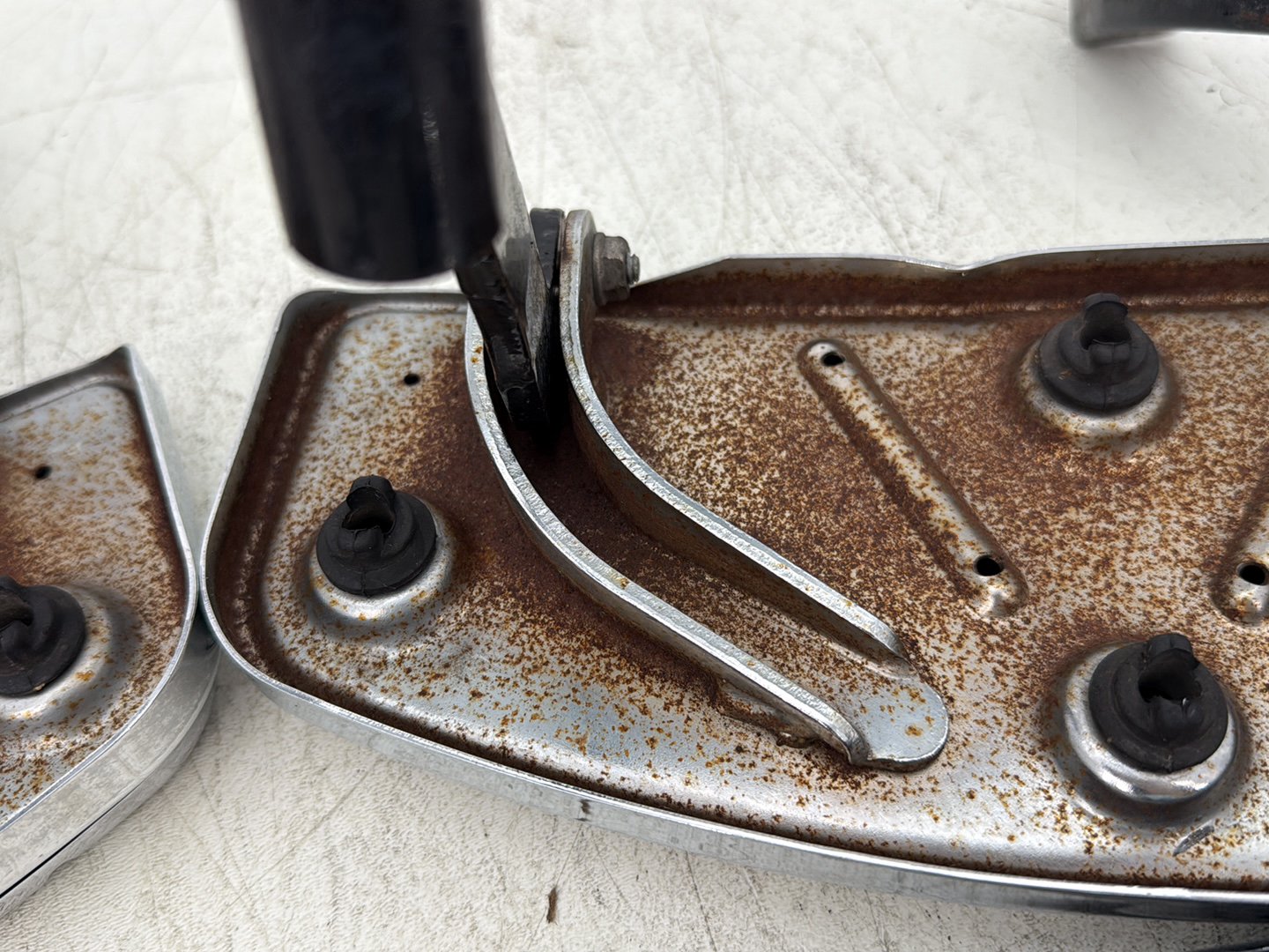 2007 Harley Touring FLHTC Electra Glide Classic OEM Left Right Driver & Pass Floorboard Foot Rest