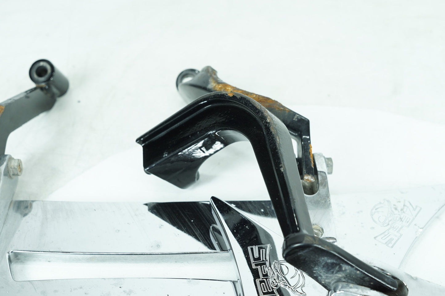 2007 - 2012 Harley-Davidson Touring Road Glide Left Right Driver Floorboard Foot Rest 47365-09
