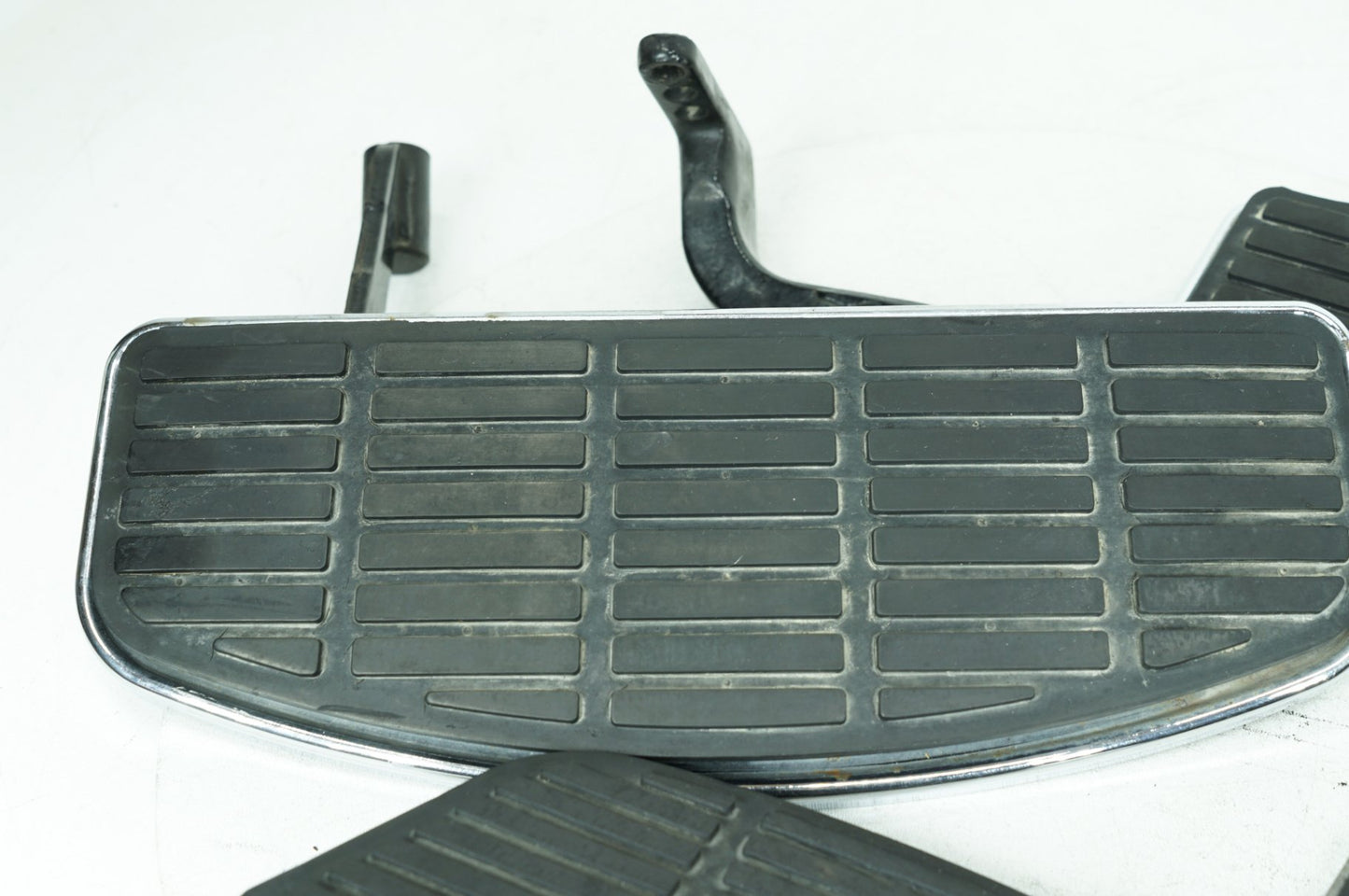1999 - 2006 Harley-Davidson Touring Electra Glide Left Right Driver & Pass Floorboard Foot Rest 50606-86A
