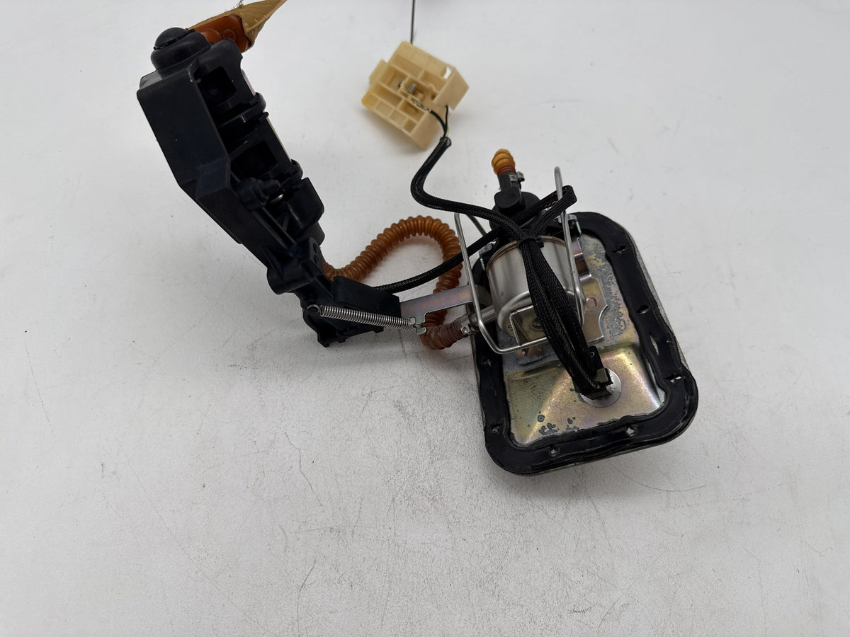 2008 Harley Softail Custom FXSTC OEM Fuel Pump Gas Gasoline Petrol Sending
