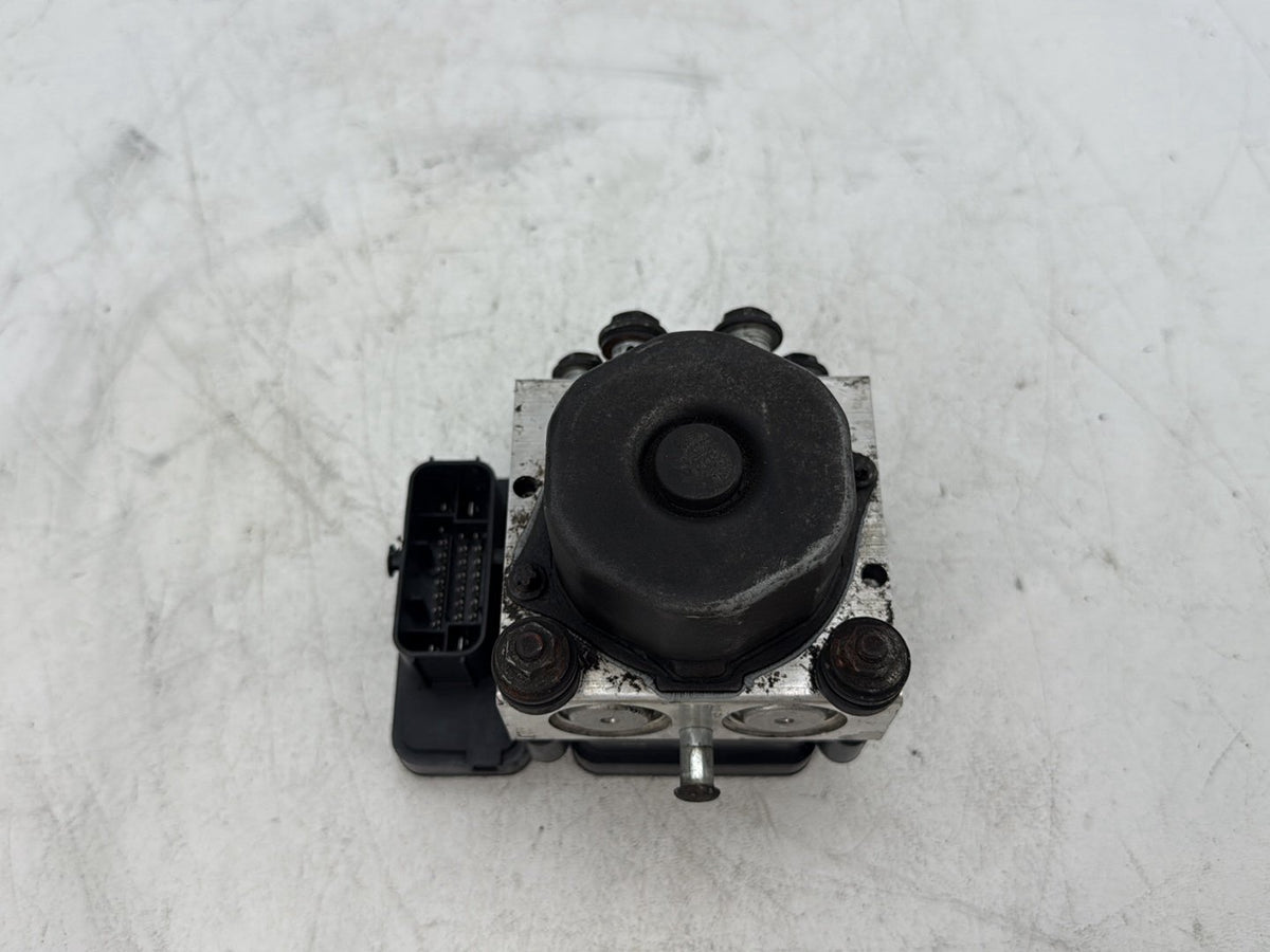 18 Harley Electra Glide Touring Ultra FLHTCU OEM ABS Brake Pump & Control Module