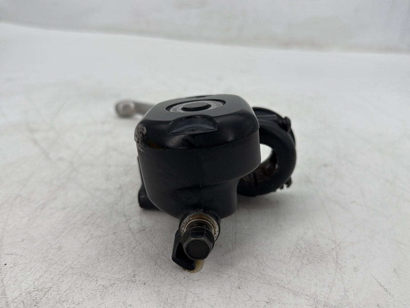 2009 Harley Sportster 883 XL883L Front Right Brake Lever Master Cylinder SCRATCHED