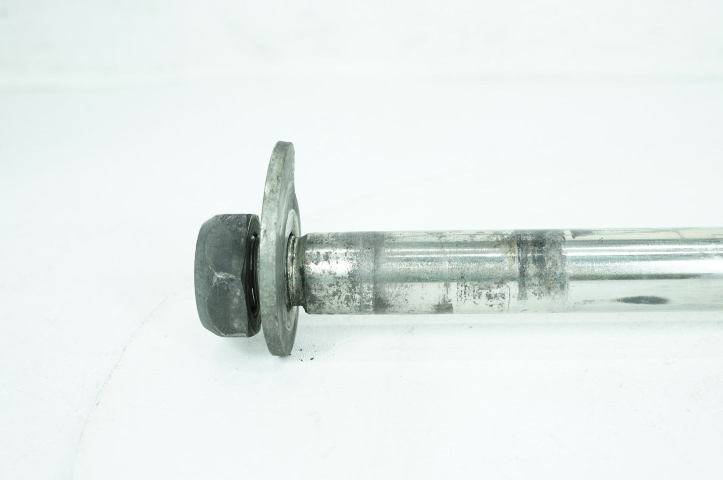 2008 - 2016 Harley-Davidson Touring Electra Glide Ultra Rear Wheel Axle Bolt Shaft 41056-09
